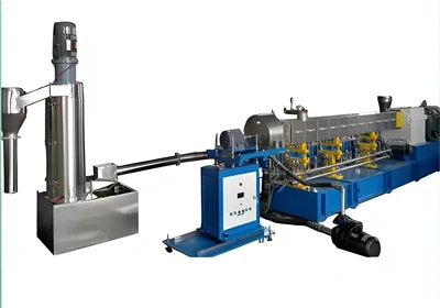 Stroj za peletiranje z vodnim obročem